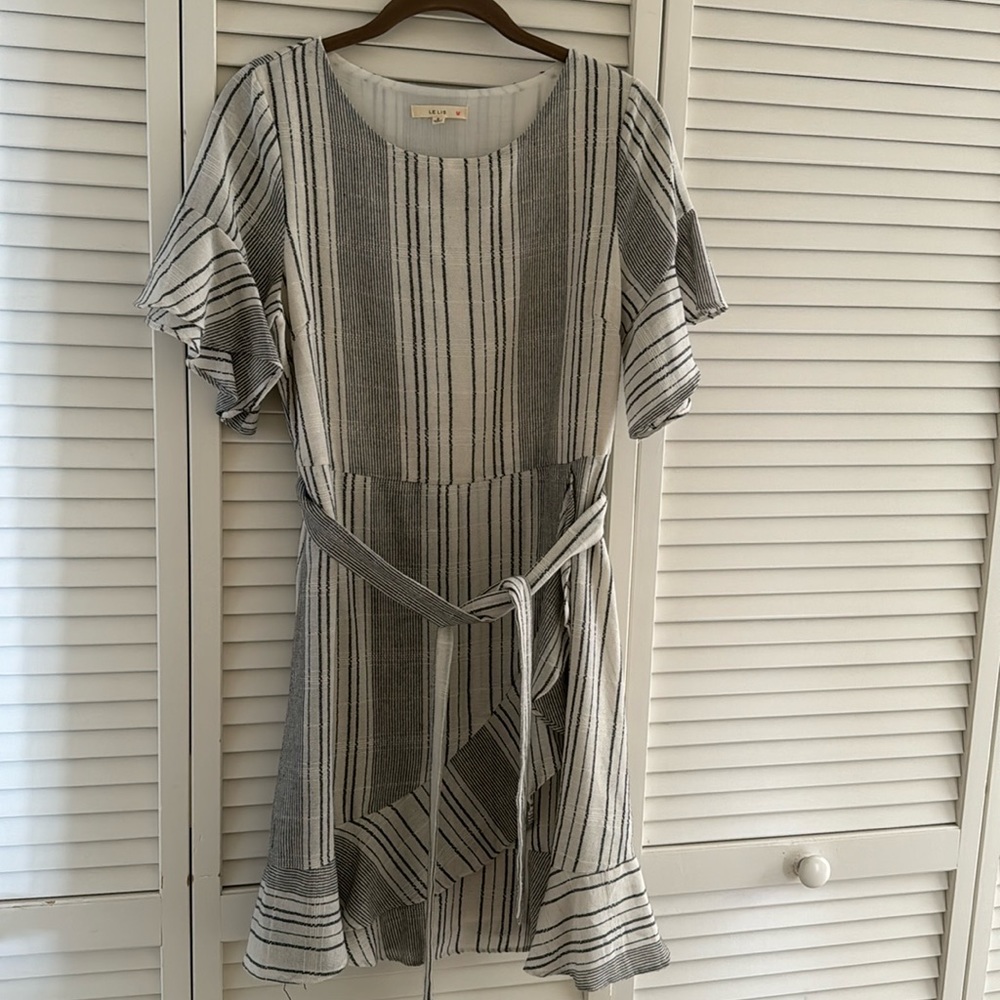 Le Lis Size small dress - like new!!